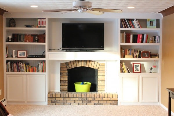 Remodelaholic built ins around fireplace