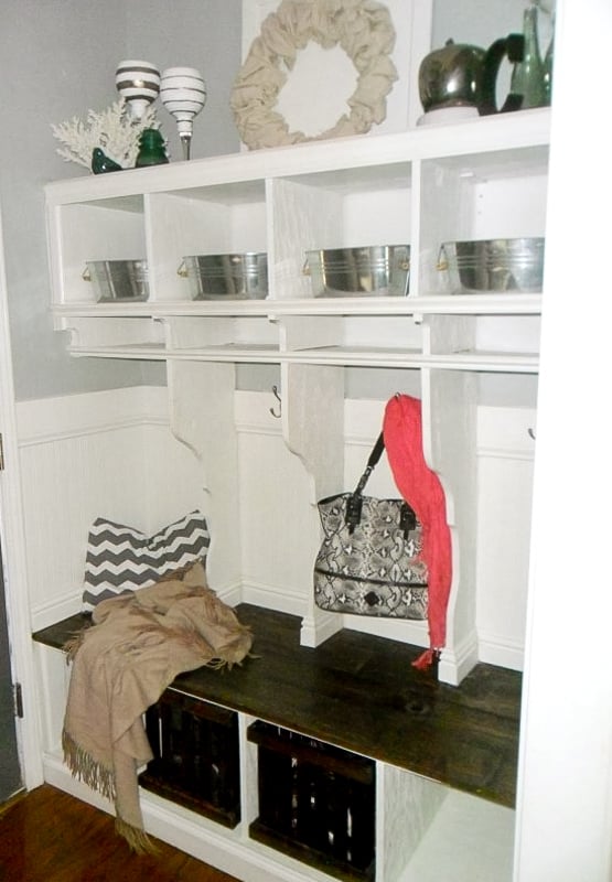DIY-Entryway-Mudroom-with-Cubbies-Home-Heart-and-Hands-featured-on-Remodelaholic-555x800